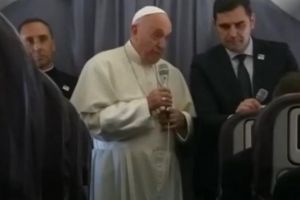 Papa Francisc, în avion ”Un lucru frumos, frumos, frumos călătoria în această ţară”