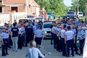 Poliţistul Marian Godină: Oare viaţa unui poliţist valorează mai puţin decât o vestă antiglonţ?