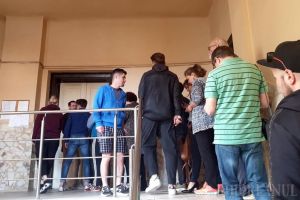 Ca pâinea caldă: Biletele pentru meciul 4 al finalei de baschet s-au vândut doar la sediul CSM şi s-au epuizat într-o oră (FOTO)