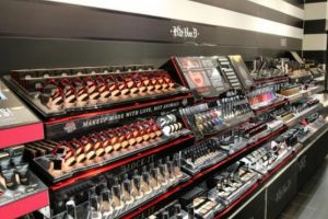 Sephora îşi închide miercuri toate magazinele din SUA dupa ce cântăreaţa SZA i-a acuzat de rasism