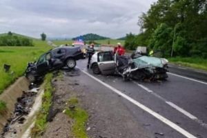 FOTO: Accident cu trei răniţi grav pe DN1!