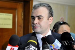 Darius Vâlcov, sluga lui Dragnea şi autorul ”ordonanţei lăcomiei”, a demisionat din guvern după o discuţie cu premierul Dăncilă