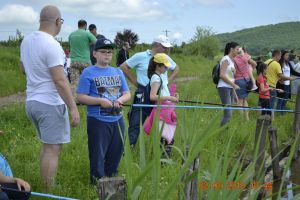FOTO Prichindeii sibieni s-au întrecut la un concurs de pescuit – Au fost peste o sută