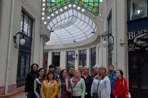 Cursanţi ai Lectoratului de limbă română al USV de la Cernăuţi, într-o aplicaţie ...