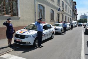 Moment de reculegere în memoria poliţistului ucis în Timiş. Poliţiştii bihoreni au ieşit în faţa sediului Inspectoratului
