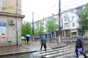 Galaţiul sub „Cod Portocaliu” de ploi abundente şi instabilitate atmosferică accentuată