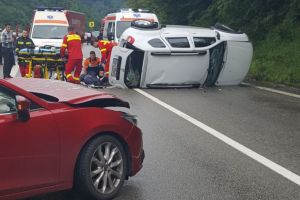 FOTO Accident cu două maşini şi patru victime pe Valea Oltului