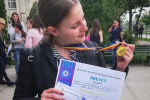 O elevă a Colegiului Economic s-a întors cu Premiul I şi Aur de la Concursul “Adolf ...