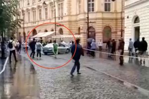 Șoferul care a intrat cu maşina printre alergători la Maratonul Sibiului a rămas fără permis