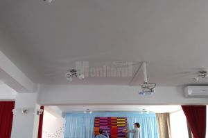 Spectacolul „Tapis”, dedicat copiilor cu tulburări din spectrul autist, la Centrul Şcolar ...