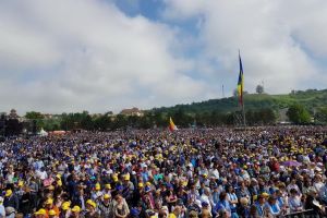 La Blaj: Papa, Iohannis şi eu (FOTO)