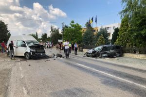 UPDATE. Accident rutier la Crucea, judetul Constanta. Doua autoturisme, implicate. Un copil a fost ranit (galerie foto+video)   