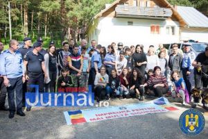 GALERIE FOTO: Jandarmi, poliţişti şi pompieri vrânceni alături de copii în Tabăra Gălăciuc