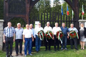 Provocarea continuă: n-au reuşit să interzică accesul, dar au inventat program de vizită la cimitirul militar din Valea Uzului. Or fi bolnavi?