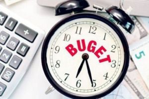  Într-o luna, deficitul bugetar a crescut cu peste 100%. Acesta risca să ajungă la 3,5% din PIB dacă nu vor fi luate măsuri adecvate. 