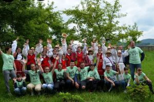 Ca pe vremuri: 60 de elevi au descoperit tradiţiile aproape uitate din Ţara Beiuşului (FOTO)