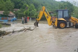 Ajutoare de urgenţă pentru hunedorenii afectaţi de inundaţii