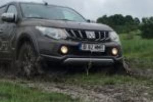 Maşini 4×4 şi demonstraţii off-road, nu departe de Timişoara