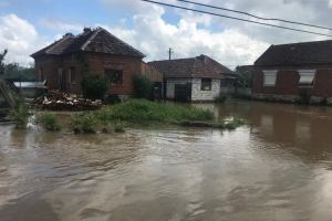 Război între CJA şi Prefectură: La mijloc, arădenii afectaţi de inundaţii