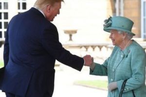 Brexitul poartă fesul: Trump primit Regeşte la Londra