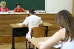 Emoţii pentru absolvenţii de liceu: a început bacalaureatul!