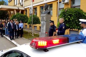 Sindicatul Pro Lex: Poliţişti au nevoie de veste antiglonţ, camere corporale, pistoale moderne şi un ministru care să-i reprezinte  Citeşte întreaga ştire: Sindicatul Pro Lex: Poliţişti au nevoie de veste antiglonţ, camere corporale, pistoale moderne şi un ministru care să-i reprezinte