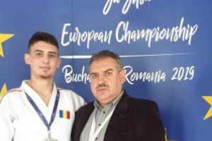 Medalii de aur şi de argint  obţinute de sportivii covăsneni la campionatele Europene de Ju-Jitsu adulţi şi master