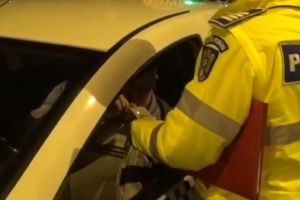 Taximetrist, prins băut la volan dis-de-dimineaţă