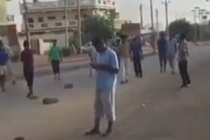 Masacru în plină stradă. Zeci de protestatari au fost ucişi de armată. Breaking News