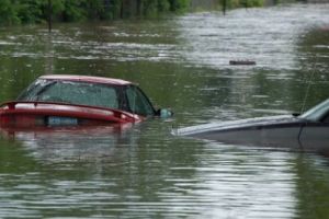 Prăpăd în Galaţi. Viitura a venit după o rupere de nori. 170 de persoane au fost evacuate din calea dezastrului