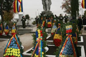 Ceremonial militar şi religios de ”Ziua Eroilor”, în ziua Înălţării Domnului, la ...