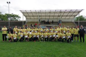 Juniorii sub 17 ani de la CSȘ Gura Humorului au primit trofeul, medaliile şi tricourile de ...