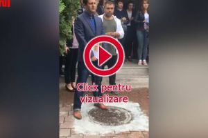 Poliţiştii suceveni au aprins lumânări pentru colegul împuşcat la Timiş