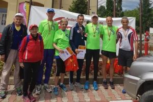 FOTO: Atleţii veterani din Alba au obţinut 4 titluri de campioni la Campionatul Naţional de Marş şi Alergare pe Șosea desfăşurat la Baia Mare
