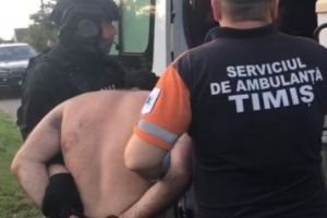 Ucigaşul poliţistului din Recaş, împuşcat în cot şi umăr. Medicii i-au extras gloanţele