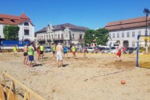 Fotografia zilei: Au inceput antrenamentele pentru Beach Handball Challenge 2019-Baia Mare (GALERIE FOTO)