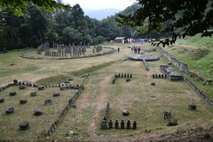 Cazul actorului din “Spartacus” care a intrat dezbrăcat în sanctuarul de la Sarmizegetusa, cercetat de procurori