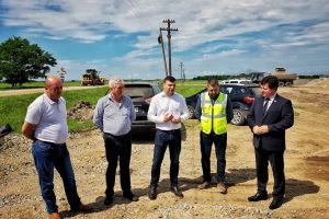 Se lucrează la drumul Sintea Mare – Şepreuş