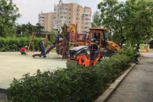 Lucrarile de amenajare a locurilor de joaca din municipiul Constanta, pe ultima suta de metri