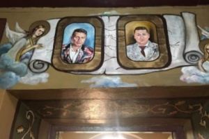 Chipurile a doi afaceristi, prieteni buni cu Valentin Dragnea, pictate pe pereţii unei biserici din Teleorman