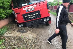 Incendiu la o şură lovită de trăsnet, la Moara