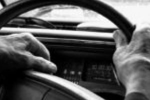 Accident provocat la Reşiţa de un pensionar băut! Victima bărbatului a sfârşit în râpă