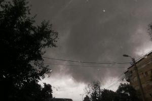 Averse torenţiale, fulgere şi vijelii! COD PORTOCALIU în mai multe zone din Bihor