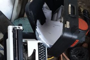 Cinci femei şi un bărbat, ridicaţi de poliţişti după ce au înşelat un italian cu peste 600.000 de euro