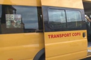 Copii în pericol. Șofer prins băut la volanul unui microbuz şcolar