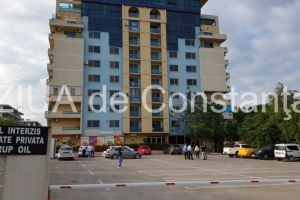 UPDATE. Imagini de la eveniment. Tragedie in Mamaia Sat. Un copil de doi ani a murit dupa ce a cazut de la etajul al cincilea al unui bloc de locuinte (galerie foto+video)  