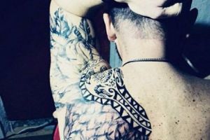 Un tatuaj într-o zonă vizibilă îţi poate scădea şansele de angajare