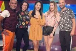 Operaţiile estetice au schimbat-o total! Una dintre cele mai iubite cântăreţe de la noi s-a lăsat pe mâinile medicilor. Fanii au rămas şocaţi. Foto