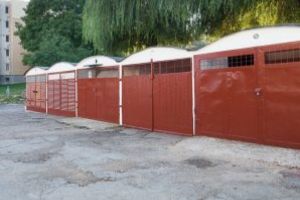 Proprietarii garajelor din Sfântu Gheorghe, obligaţi să declare autovehiculele staţionate în acestea