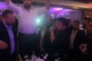 CHEF SUPER-ELEGANT LA BOTEZUL ”JUNIORULUI” LUI SALAM! FILMĂRI ÎN PREMIERĂ. PRINTRE INVITAȚI: ”REGELE VIEȚII DE NOAPTE” DIN ROMÂNIA, JOSHUA CASTELLANO + BRIGITTE (PROASPĂT PASTRAMĂ)! MARELE ABSENT A FOST…